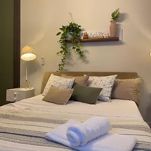 green-apartment.hotels-in-tirana.com/